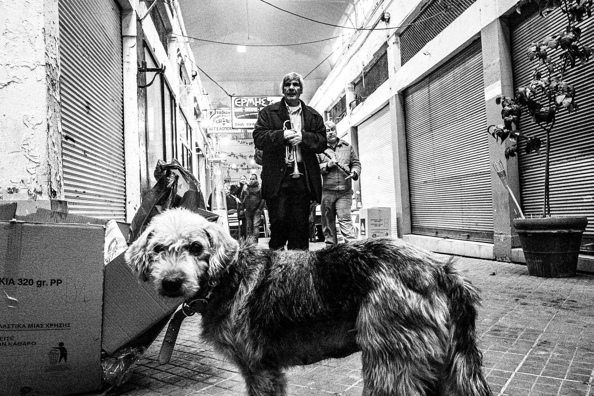 Black and white photograph of people gathered around Kapani Market in Thessaloniki on New Year’s Eve.