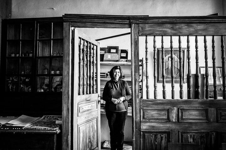 Black and white photograph of the owner of the Kitron Naxou distillery.
